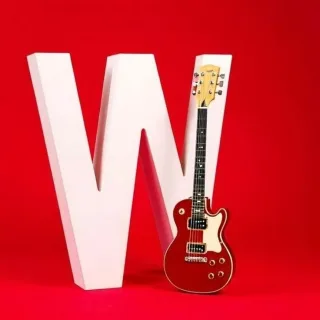 Guitar — litera W