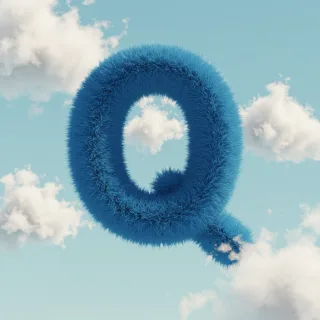 White clouds — litera Q (wariant 2)